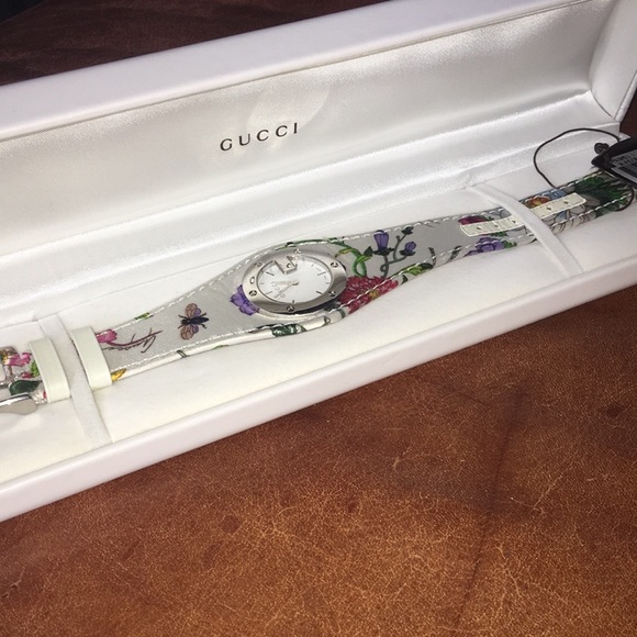 Gucci Flora watch main image 4
